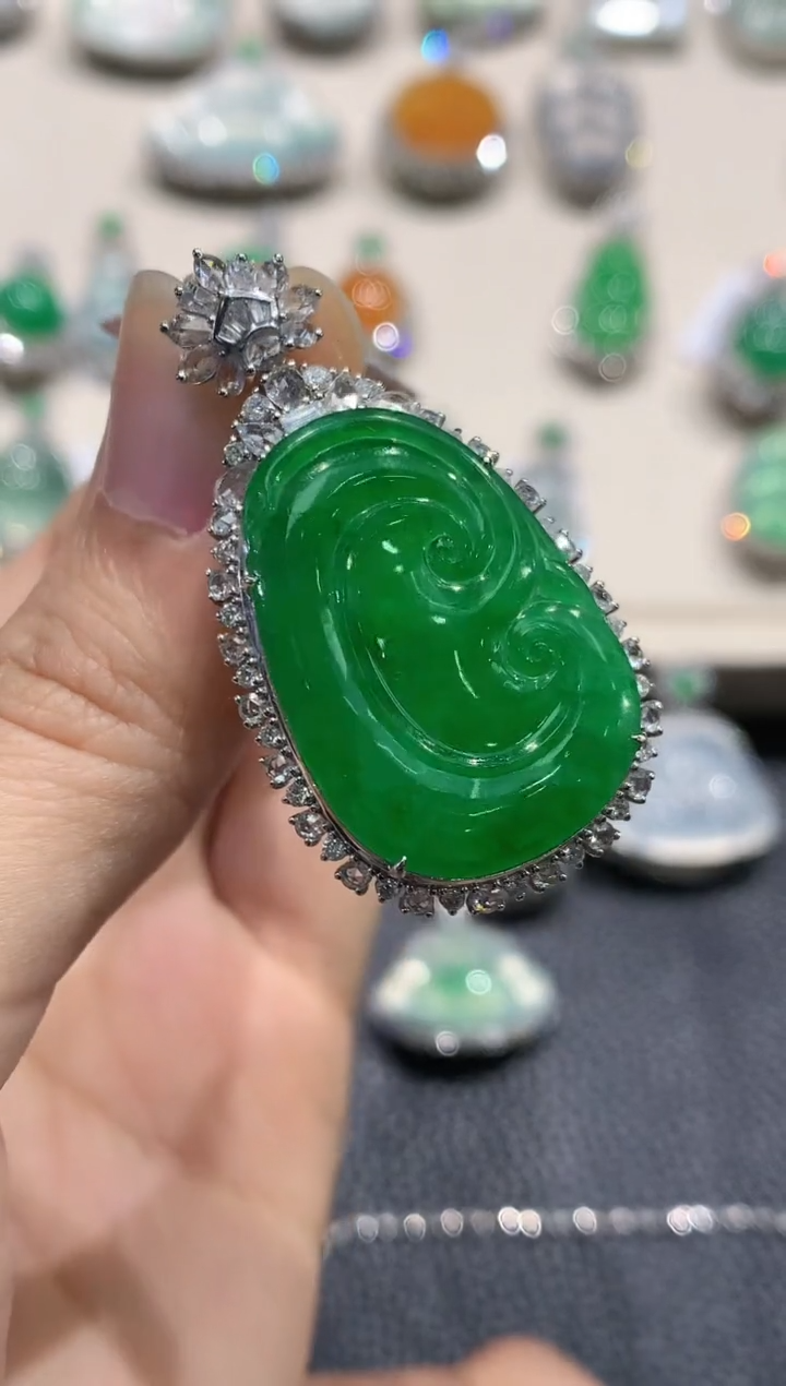 【闪购商品】翡翠吊坠(不含链)18K金镶嵌V99    