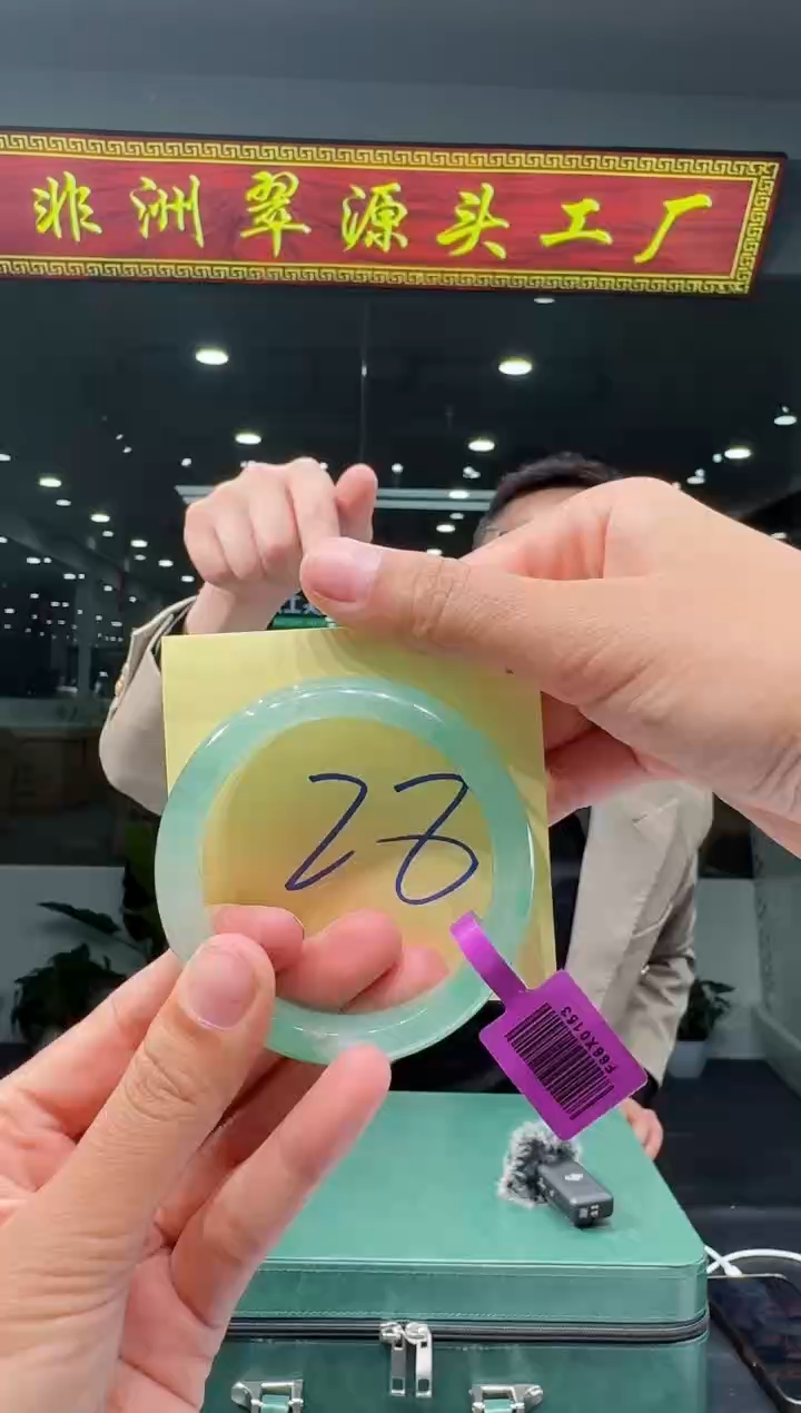 【闪购商品】石英质玉手镯未镶嵌天然A货 非洲翠 手镯（单品）