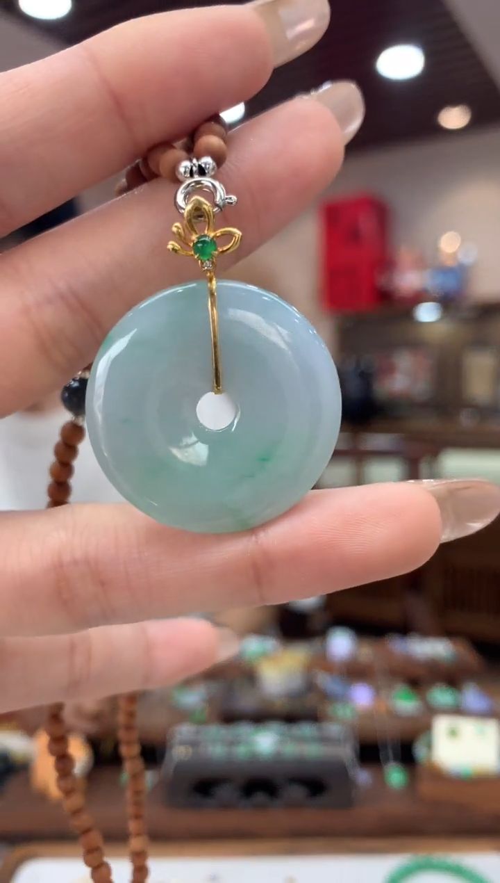 【闪购商品】翡翠吊坠(不含链)18K金镶嵌平安扣