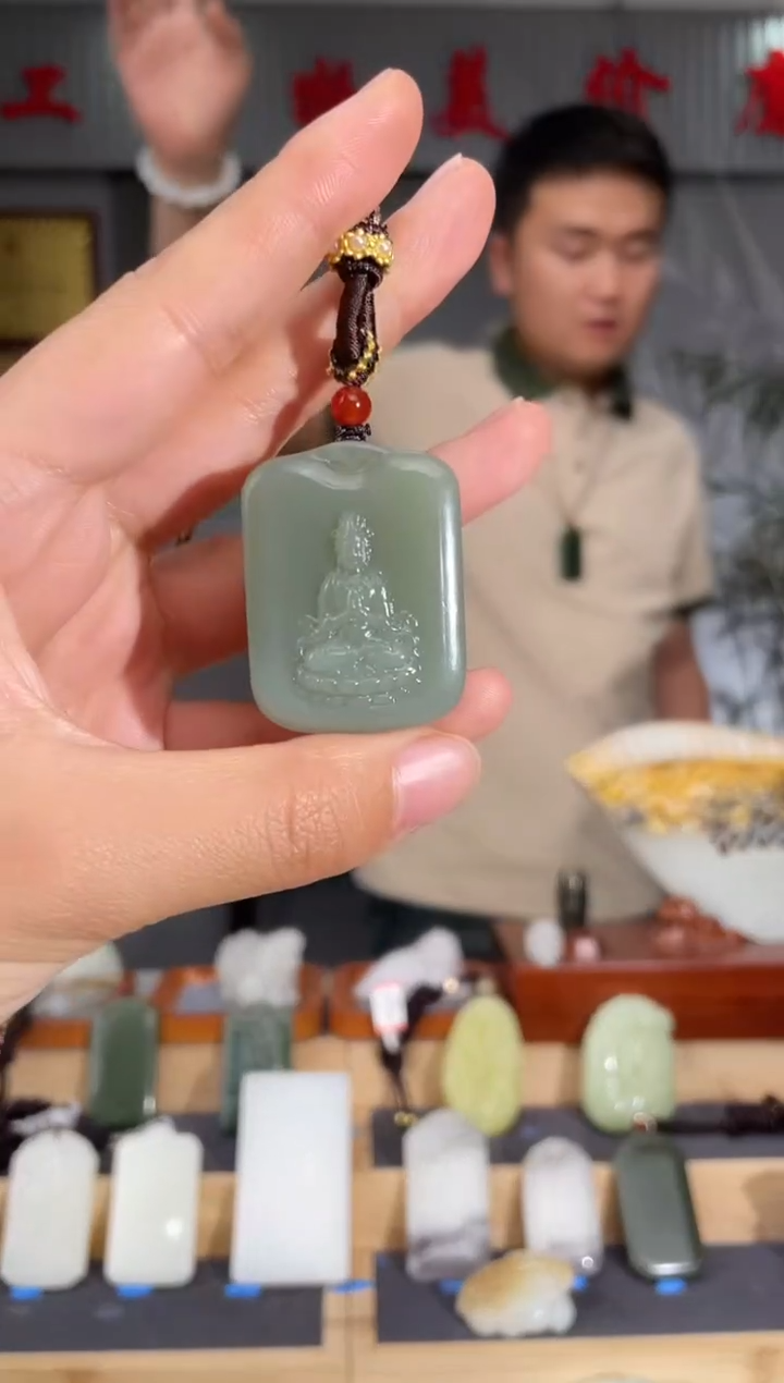 和田玉未镶嵌颈饰1