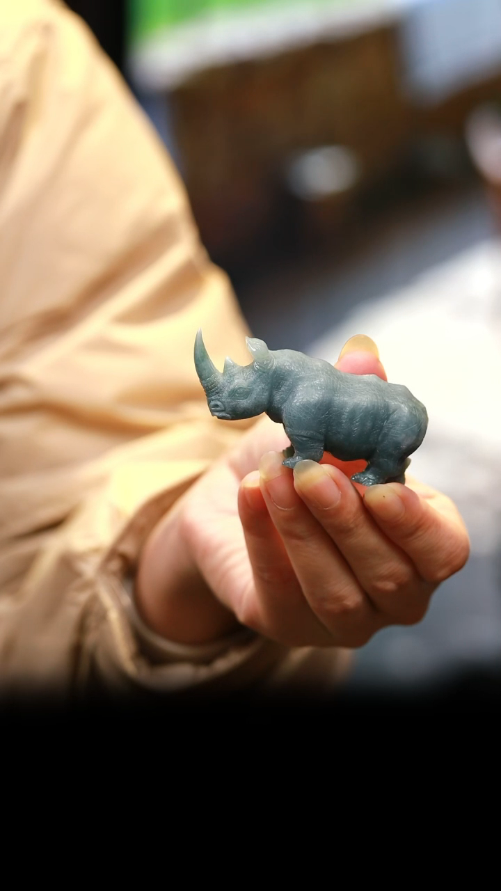 未镶嵌摆件翡翠犀牛