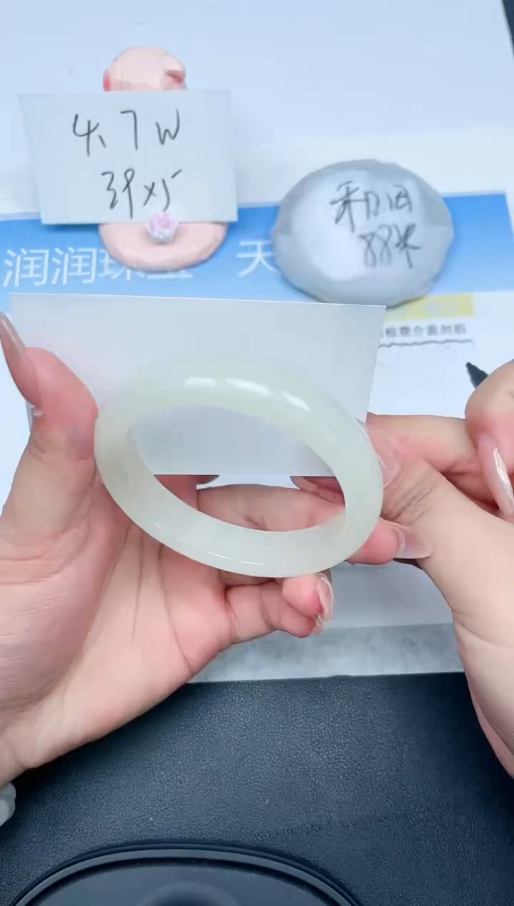 【闪购商品】石英质玉手镯未镶嵌260-61