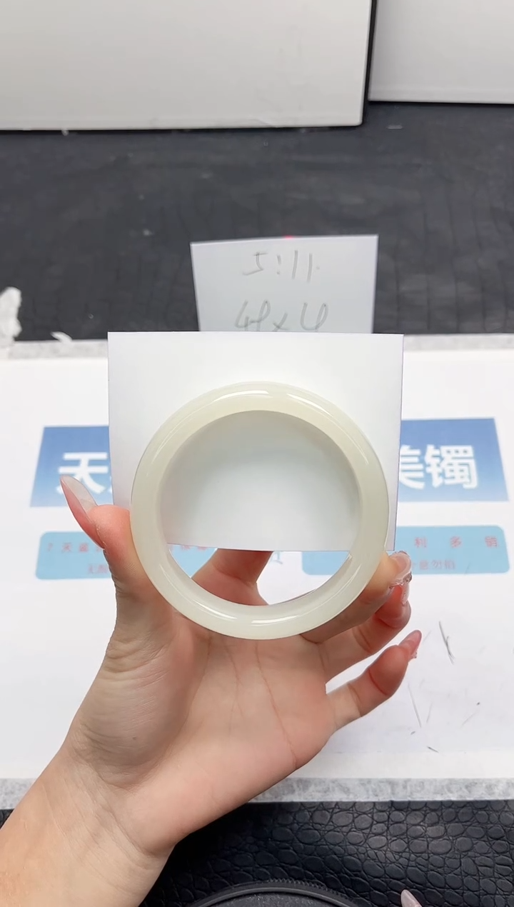 【闪购商品】石英质玉手镯未镶嵌5-57.3