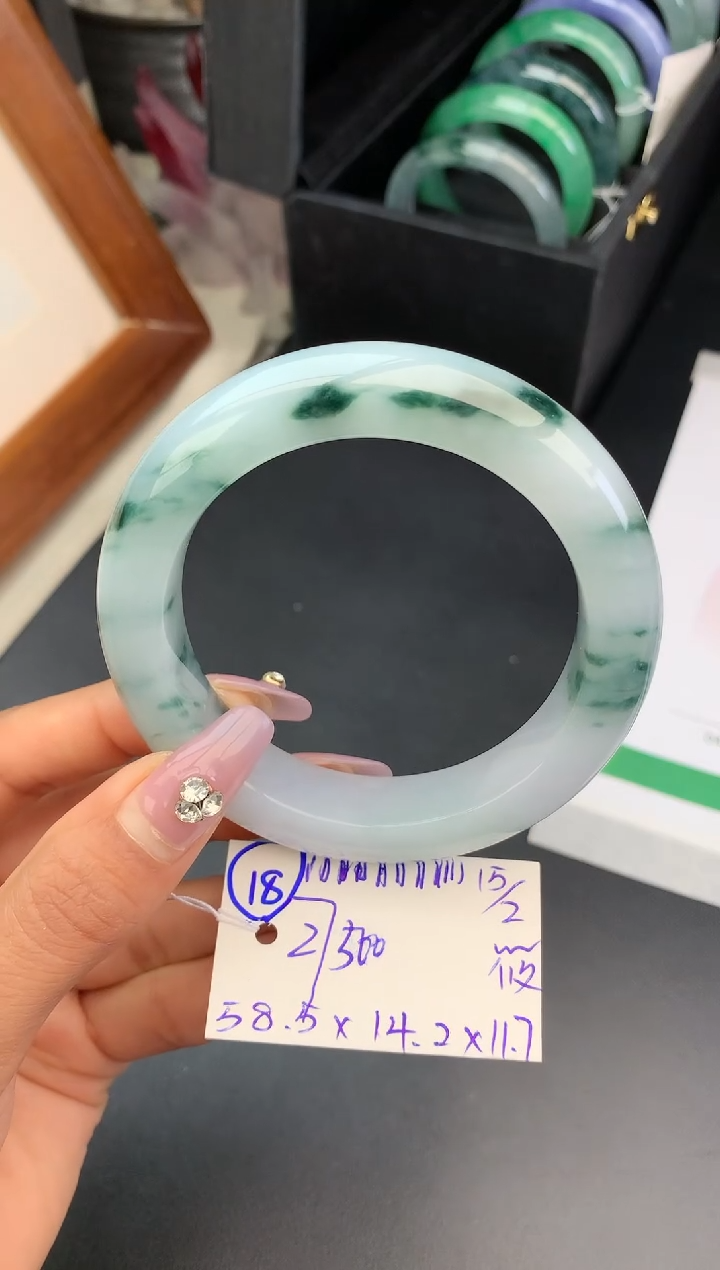 【闪购商品】翡翠手镯未镶嵌玉手镯