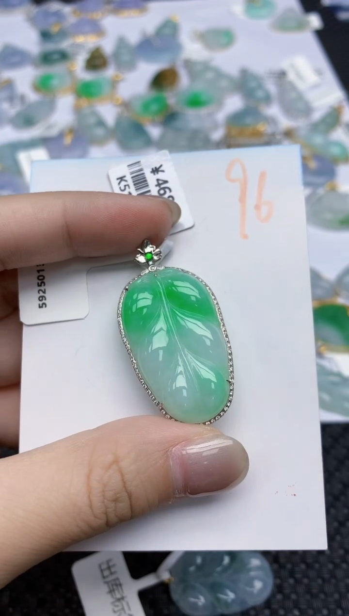 【闪购商品】翡翠颈饰18K金镶嵌天然翡翠A货