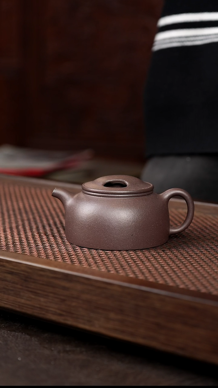 茶壶紫砂紫泥牛盖莲子