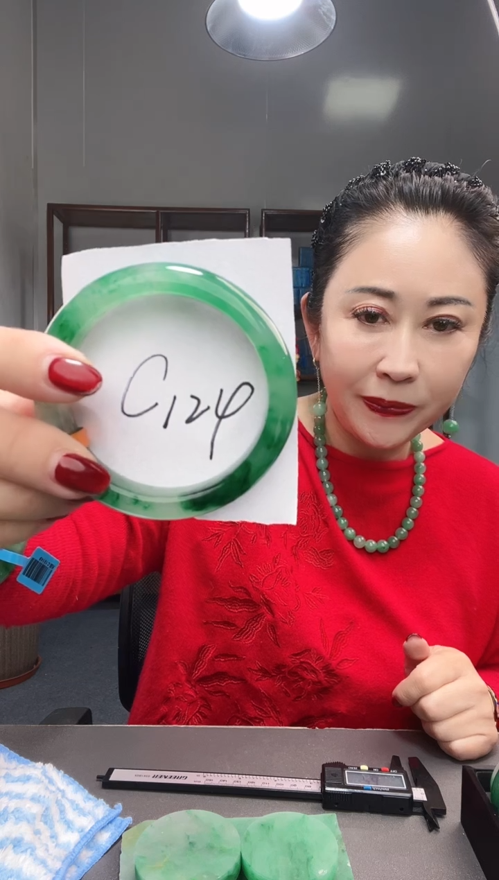 【闪购商品】石英质玉手镯未镶嵌非洲翠