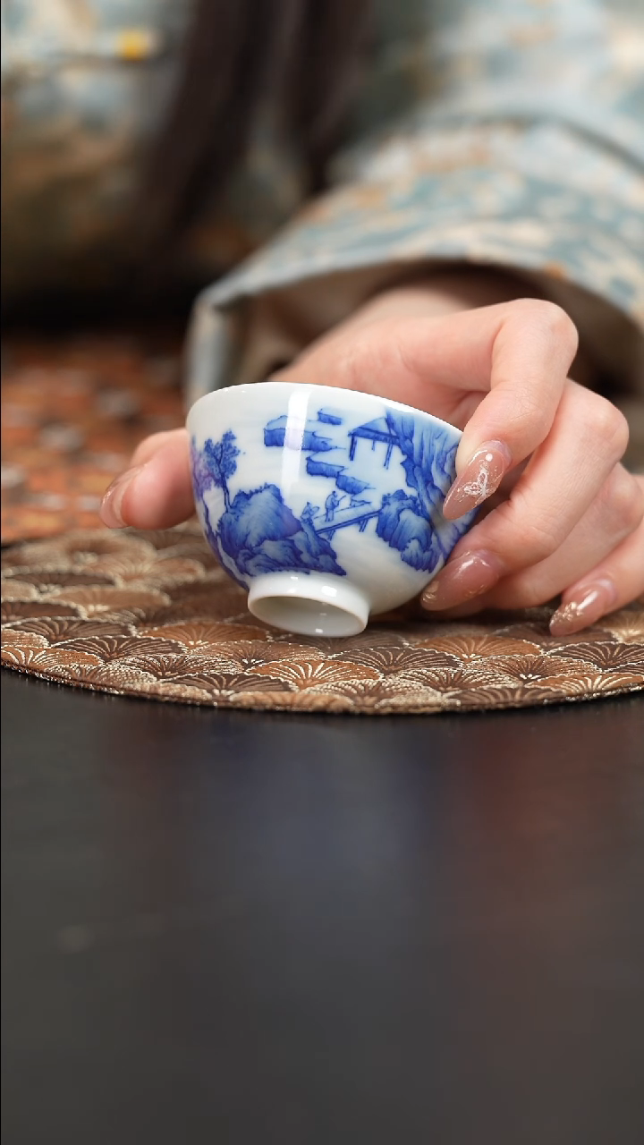 【闪购商品】杯看山柴窑青花山水