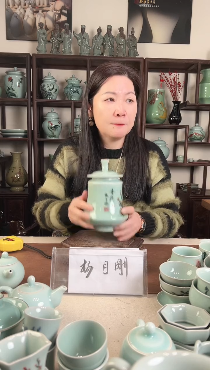 釉中彩 猫画 小蛮腰盖罐L