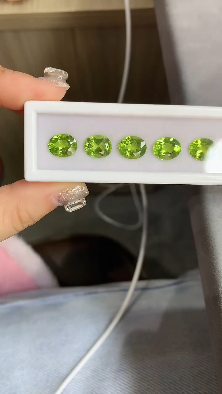 未镶嵌橄榄石笔搁橄榄石裸石多样性发一颗