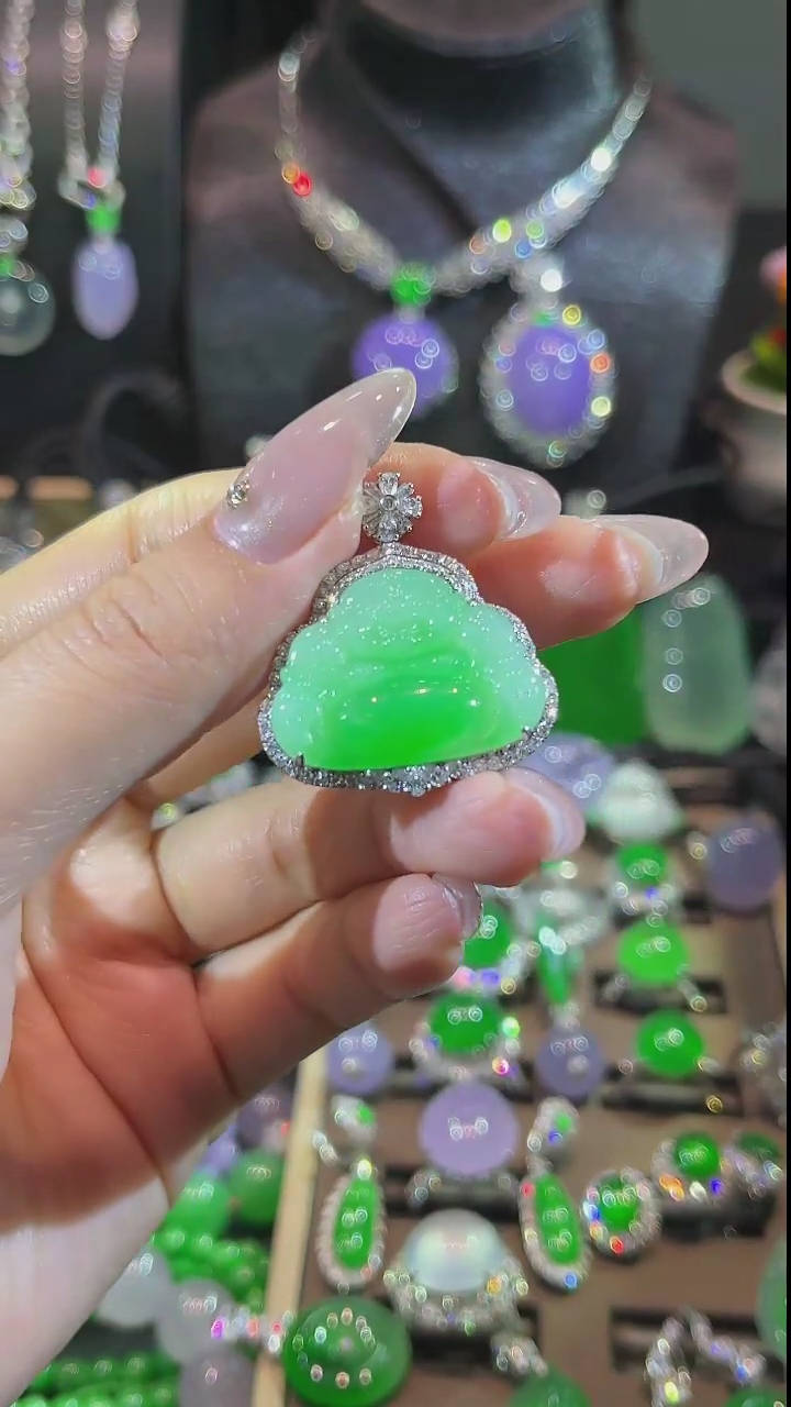 【闪购商品】翡翠颈饰18K金镶嵌吊坠