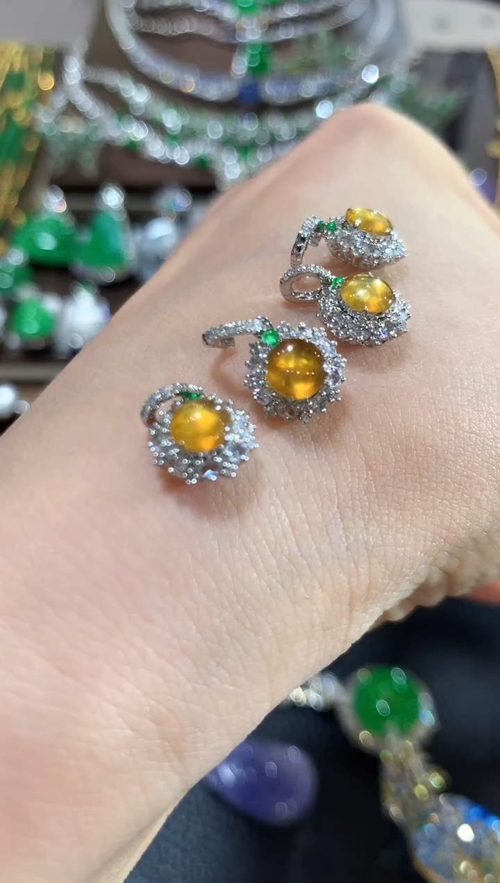 【冰冰匠心珠宝】18k金镶嵌翡翠蛋面吊坠-多样性一件发货-754