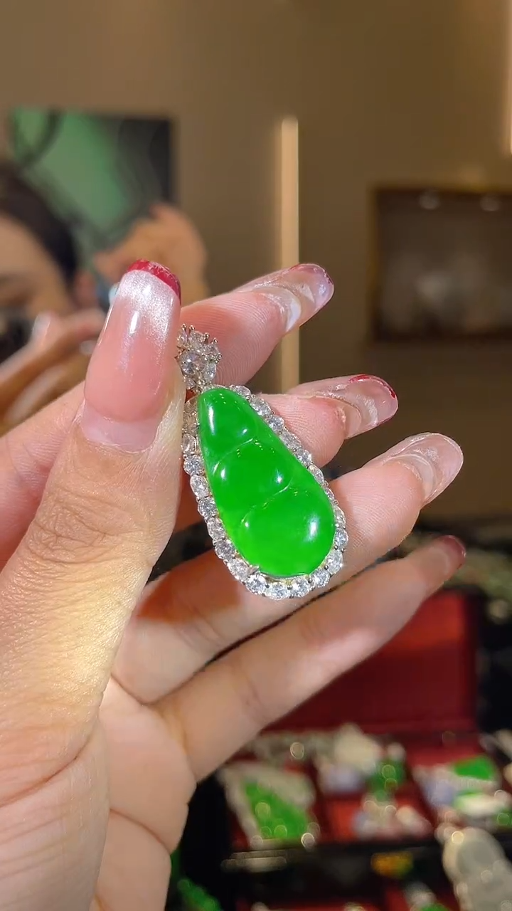 【闪购商品】翡翠吊坠(不含链)银S925镶嵌天然翡翠A货