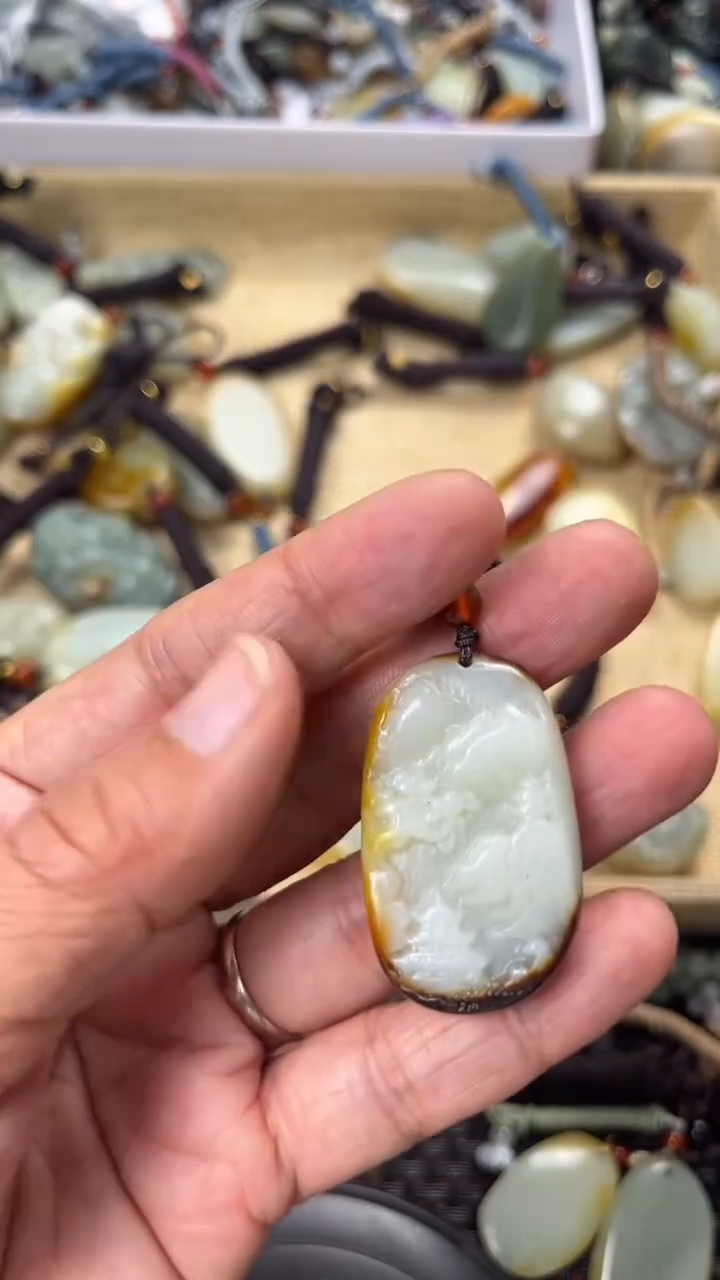 【闪购商品】和田玉颈饰未镶嵌多样性发货没有证书拍一发一有瑕