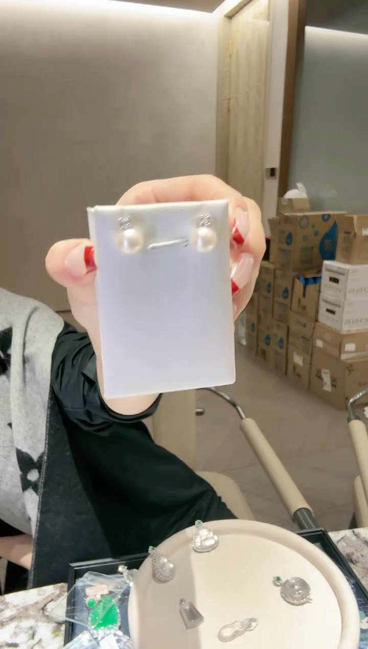 【闪购商品】海水珍珠耳钉18K金镶嵌akoya带钻耳钉