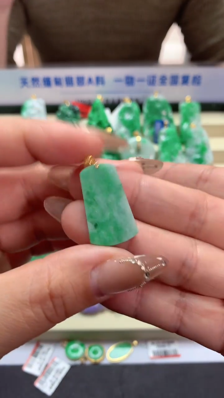 【闪购商品】翡翠吊坠(不含链)18K金镶嵌挂件