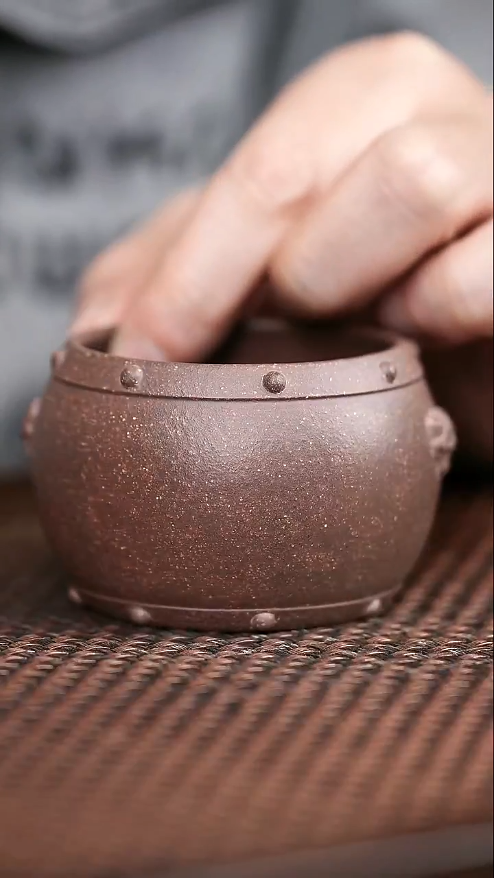 茶壶紫砂?****）岩中泥战鼓杯6