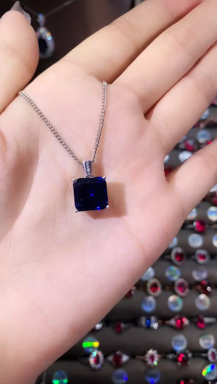 吊坠(赠链)蓝宝石银S925镶嵌10银色