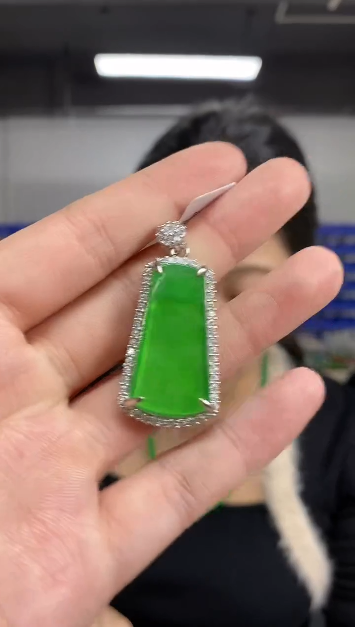 颈饰未镶嵌翡翠多样性发其一颜色微差