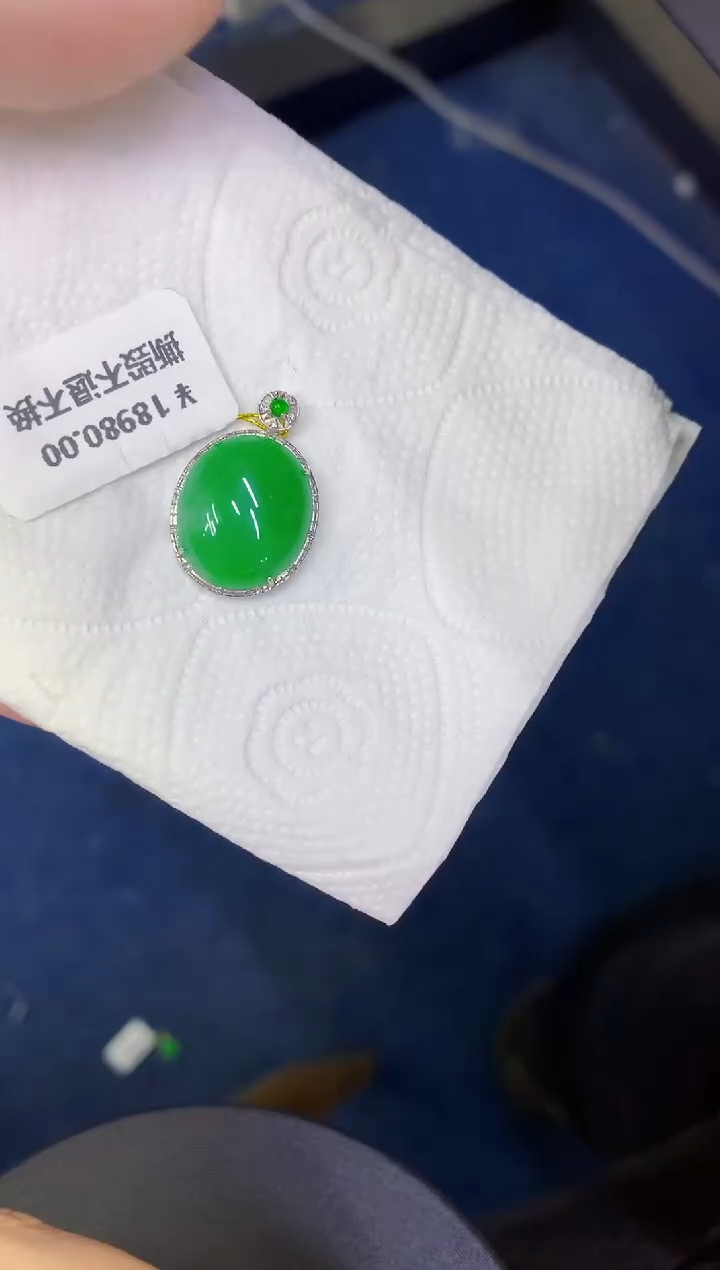 颈饰18K金镶嵌翡翠缅甸天然翡翠a货