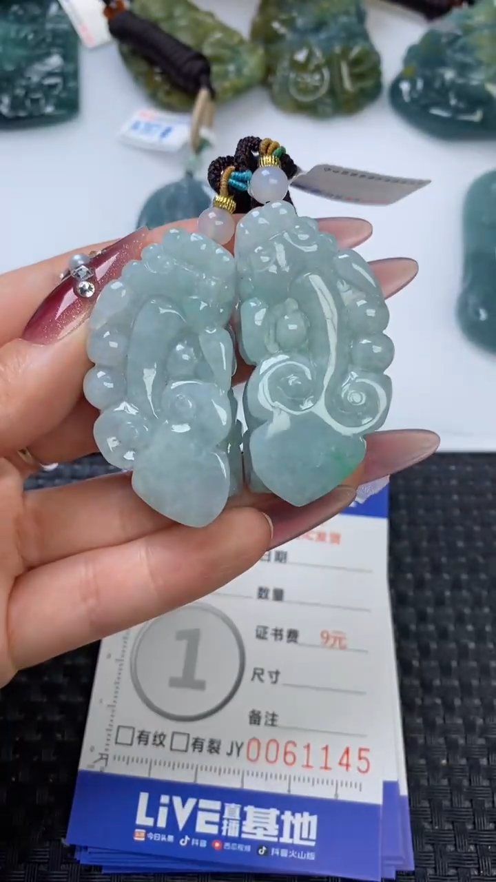 【闪购商品】翡翠颈饰未镶嵌一对11111111111111