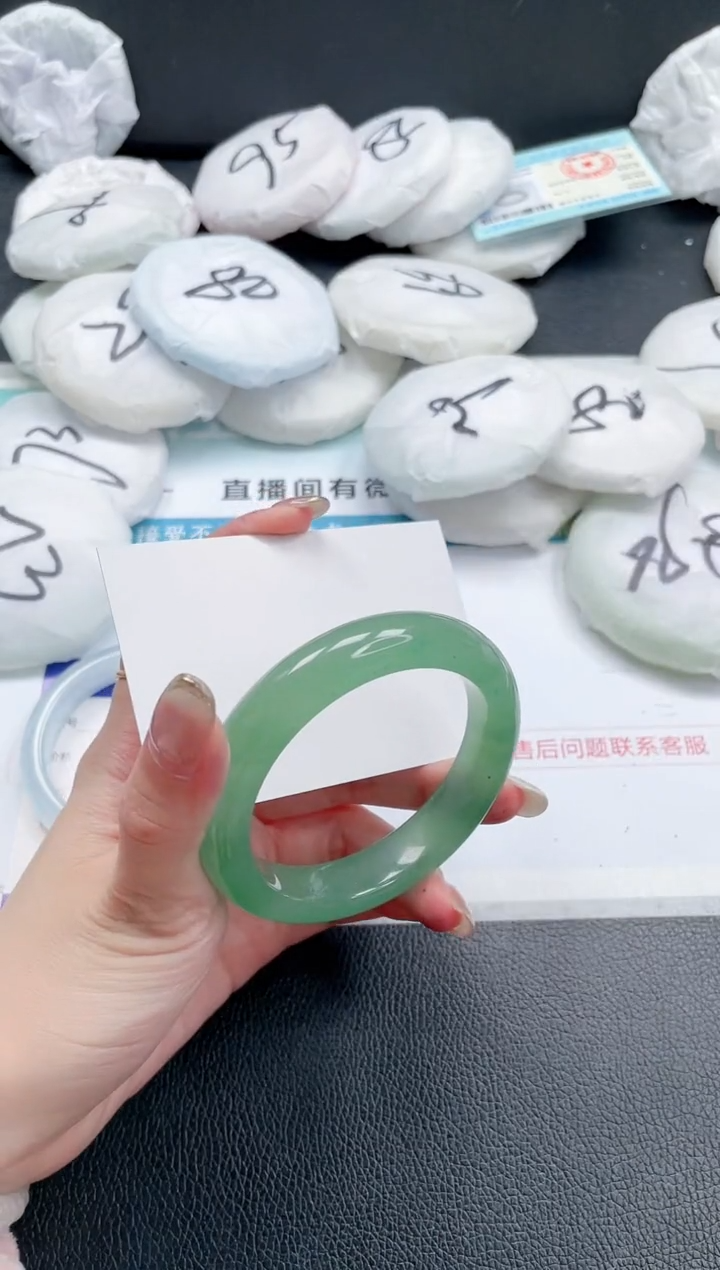 【闪购商品】石英质玉手镯未镶嵌24J265-56