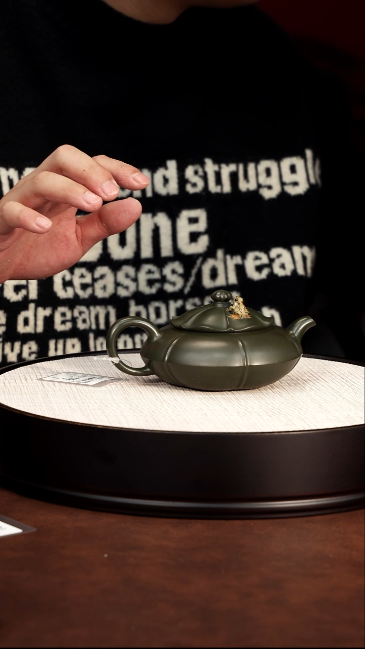茶壶紫砂宜兴紫砂 青蛙莲子壶绿泥