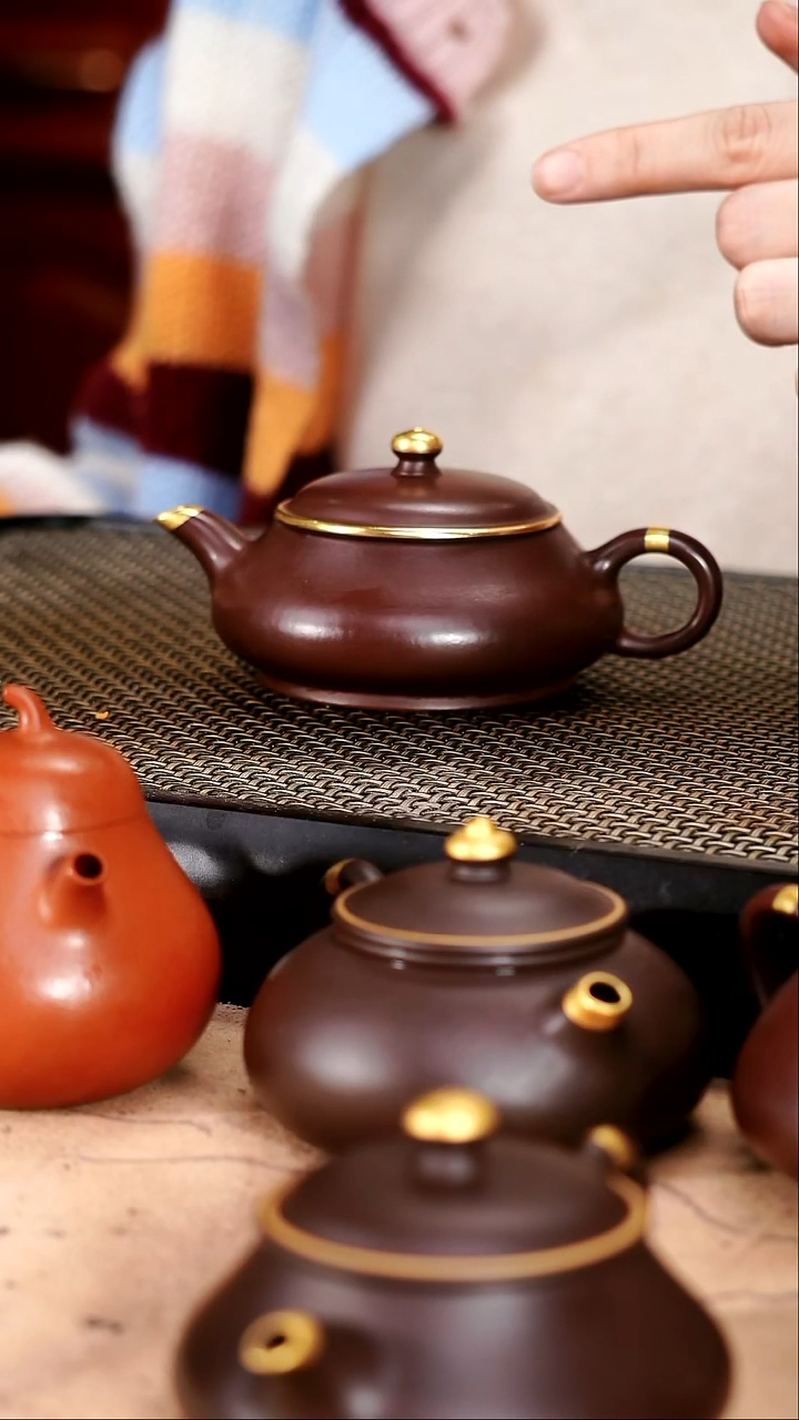 茶壶紫砂四号井茄皮紫泥描金薄胎明炉150cc