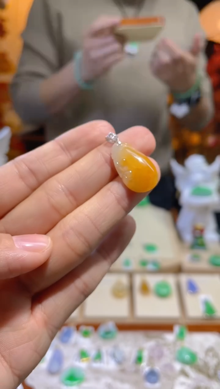 【闪购商品】翡翠颈饰18K金镶嵌假一赔三