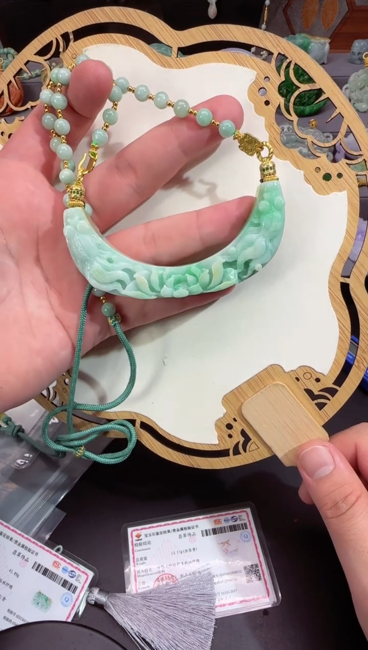 【闪购商品】翡翠颈饰未镶嵌牌子