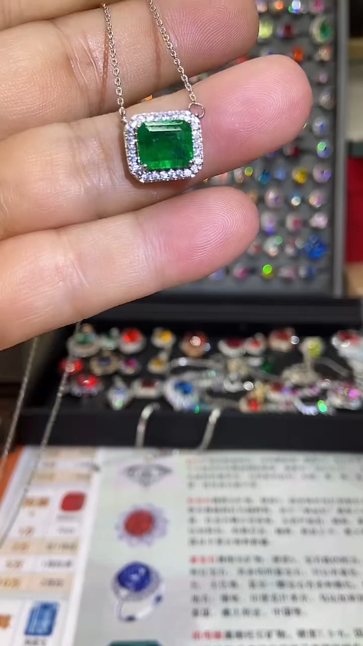 2祖母绿（处理）吊坠B12.12-12
