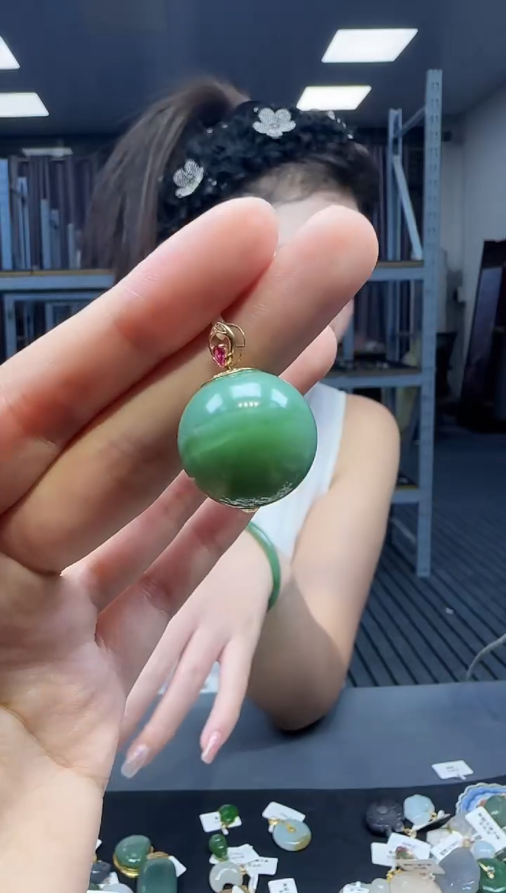 和田玉18K金镶嵌挂件1