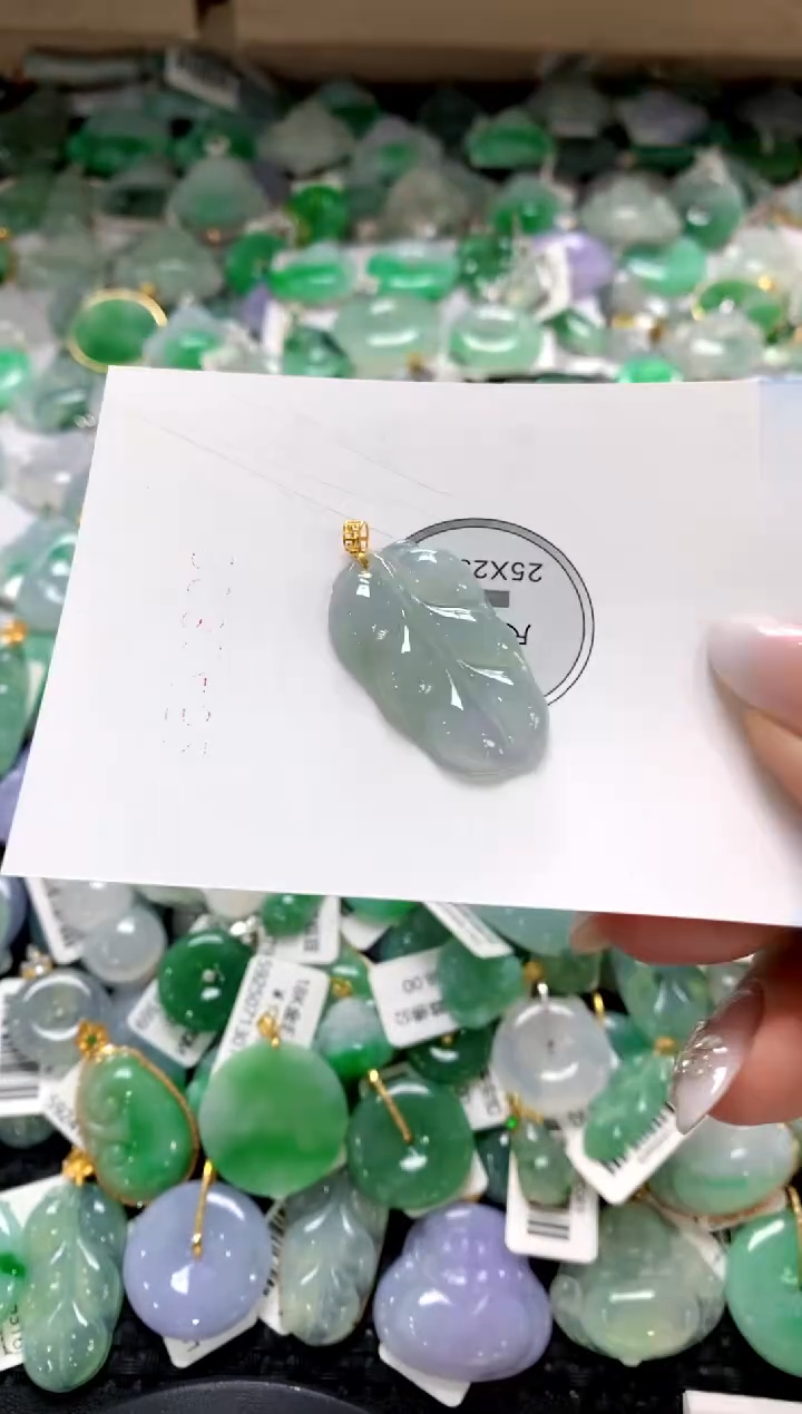 颈饰18K金镶嵌翡翠1111111111111111