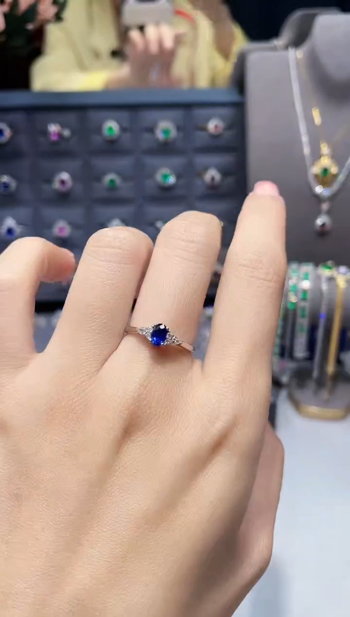 【闪购商品】蓝宝石戒指18K金镶嵌0.56克拉