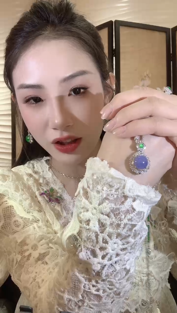 【闪购商品】翡翠吊坠(不含链)18K金镶嵌A14紫色有一定色差