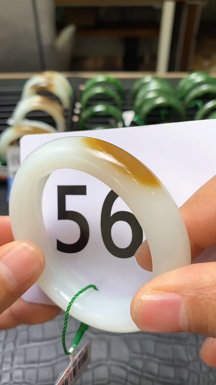 【闪购商品】和田玉糖玉手镯未镶嵌一个