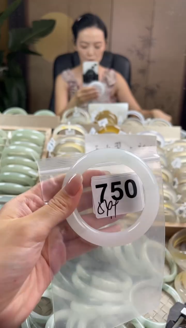 手镯玛瑙/玉髓未镶嵌天山翠默认微抠750
