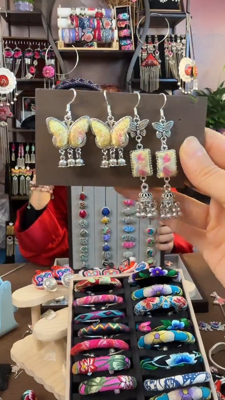 织绣?****涵 民族风手工非遗老绣饰品620