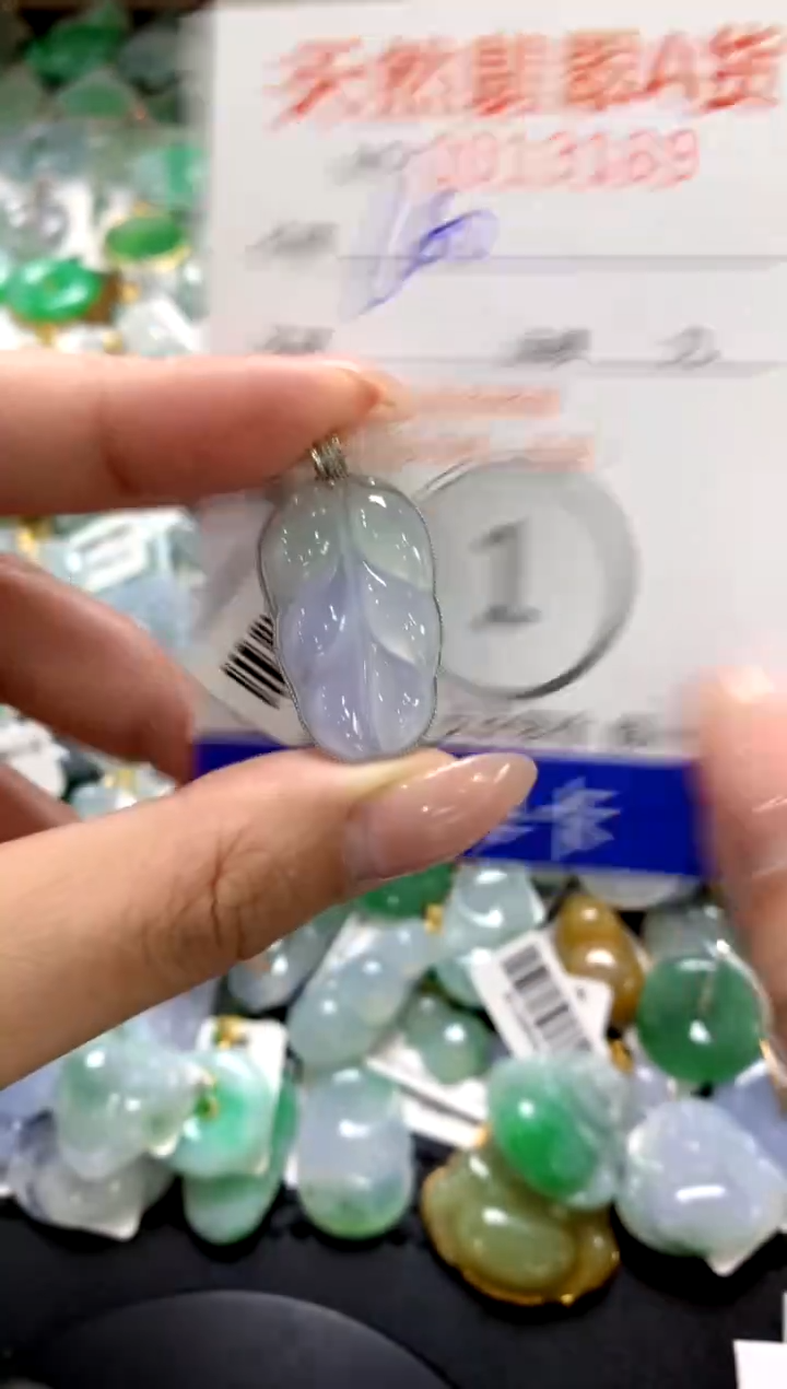 颈饰18K金镶嵌翡翠1