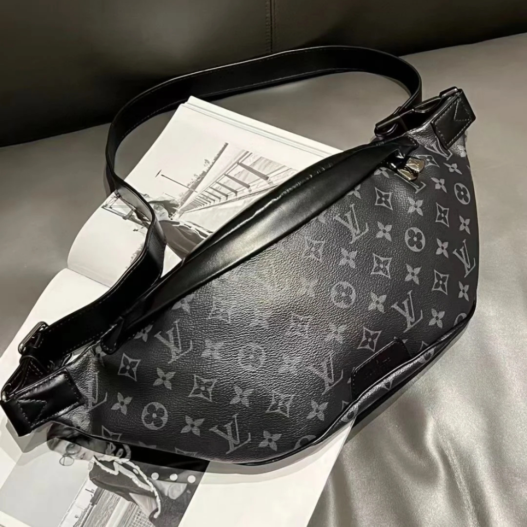 99新 LouisVuitton/路易威登 蔚蓝中古/Discovery 黑色老花 胸包