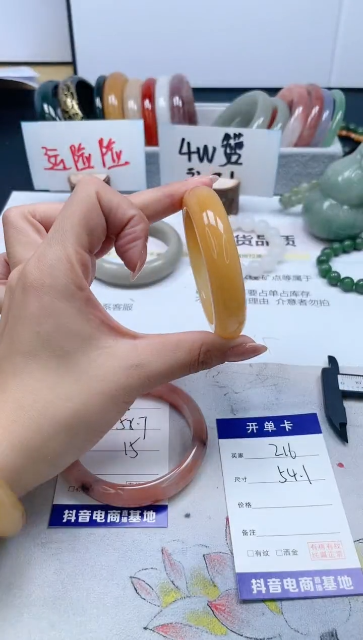 【闪购商品】石英质玉手镯未镶嵌216/54.1