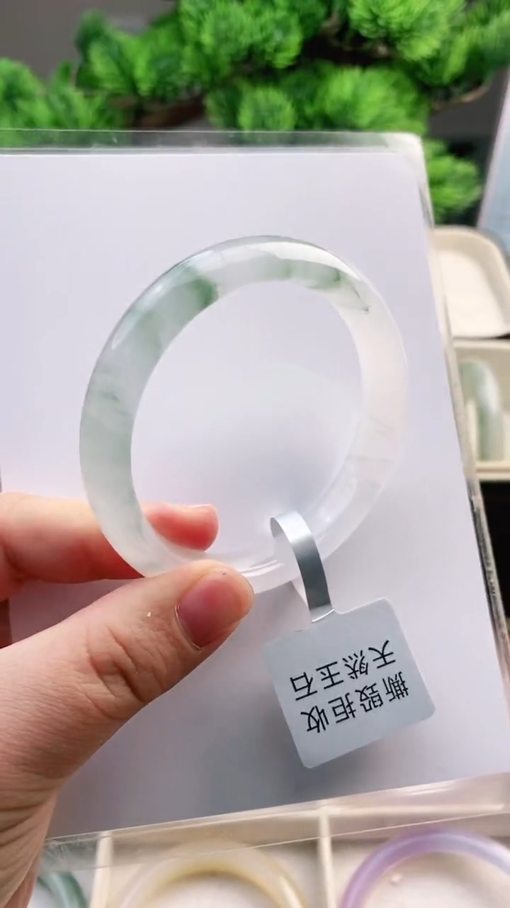 【闪购商品】石英质玉手镯未镶嵌55