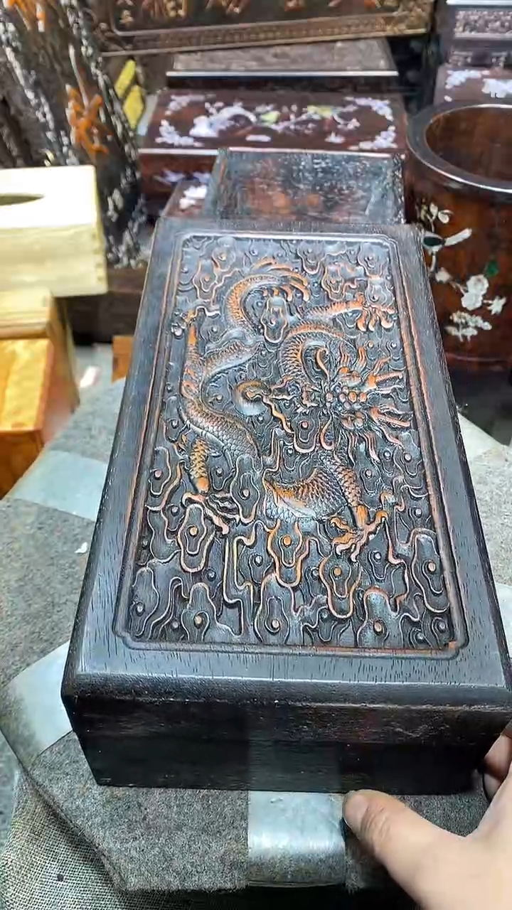 木木雕款大盒子一个