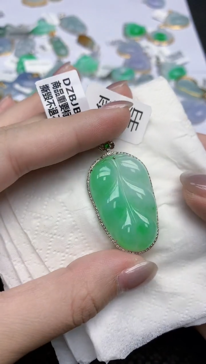 【闪购商品】翡翠颈饰18K金镶嵌天然翡翠A货