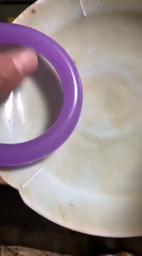 瓷片手镯一个一枚