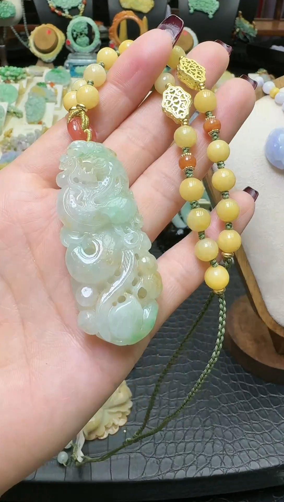 【闪购商品】翡翠颈饰未镶嵌特色黄加绿龙牌