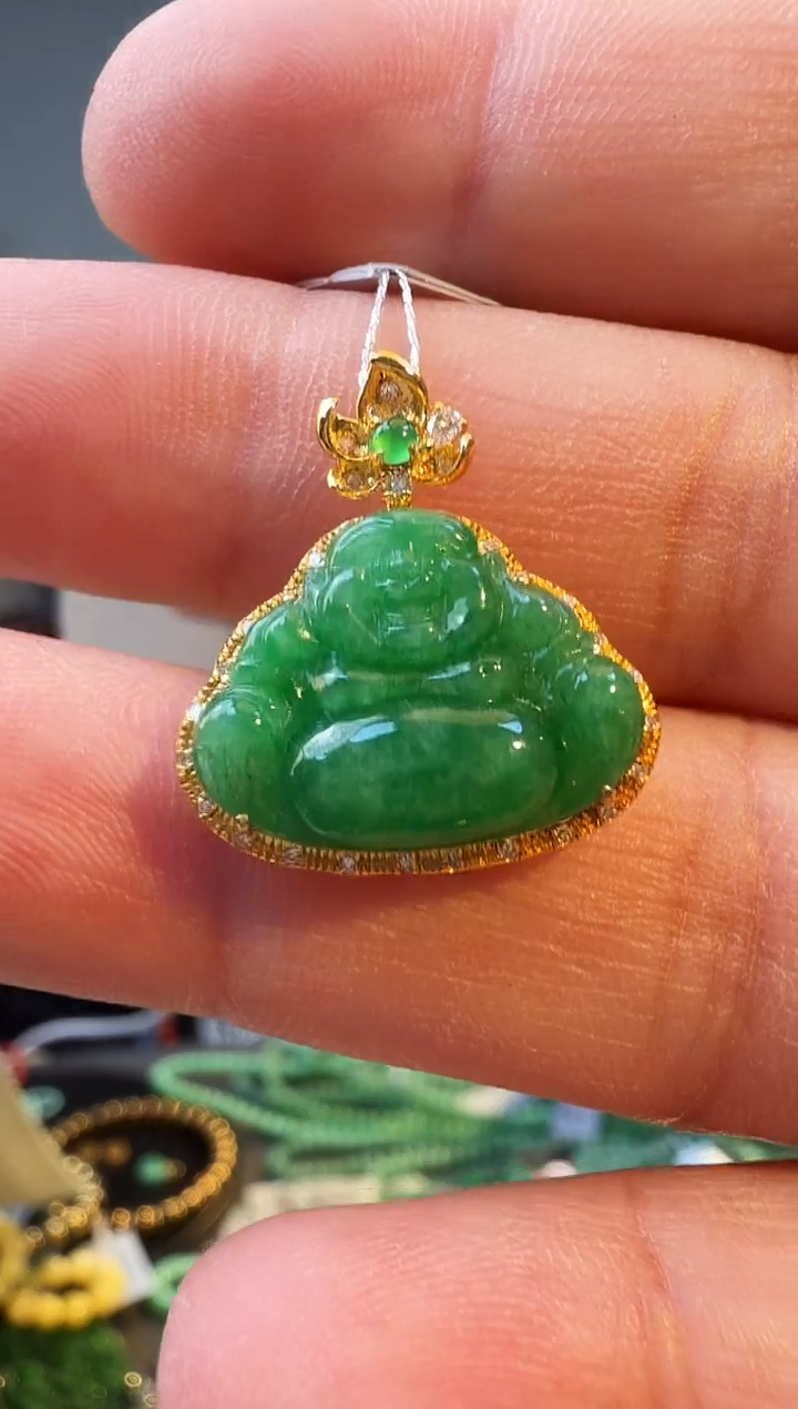 颈饰18K金镶嵌翡翠吊坠