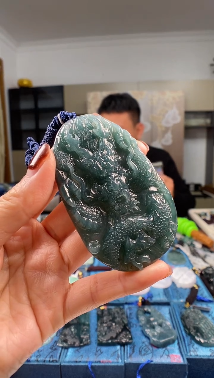 颈饰未镶嵌翡翠 多样性发其一