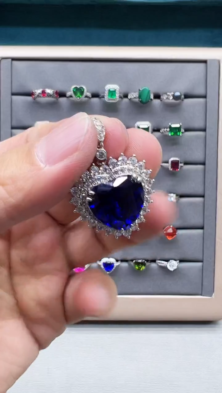 【闪购商品】坦桑石颈饰银S925镶嵌漏了