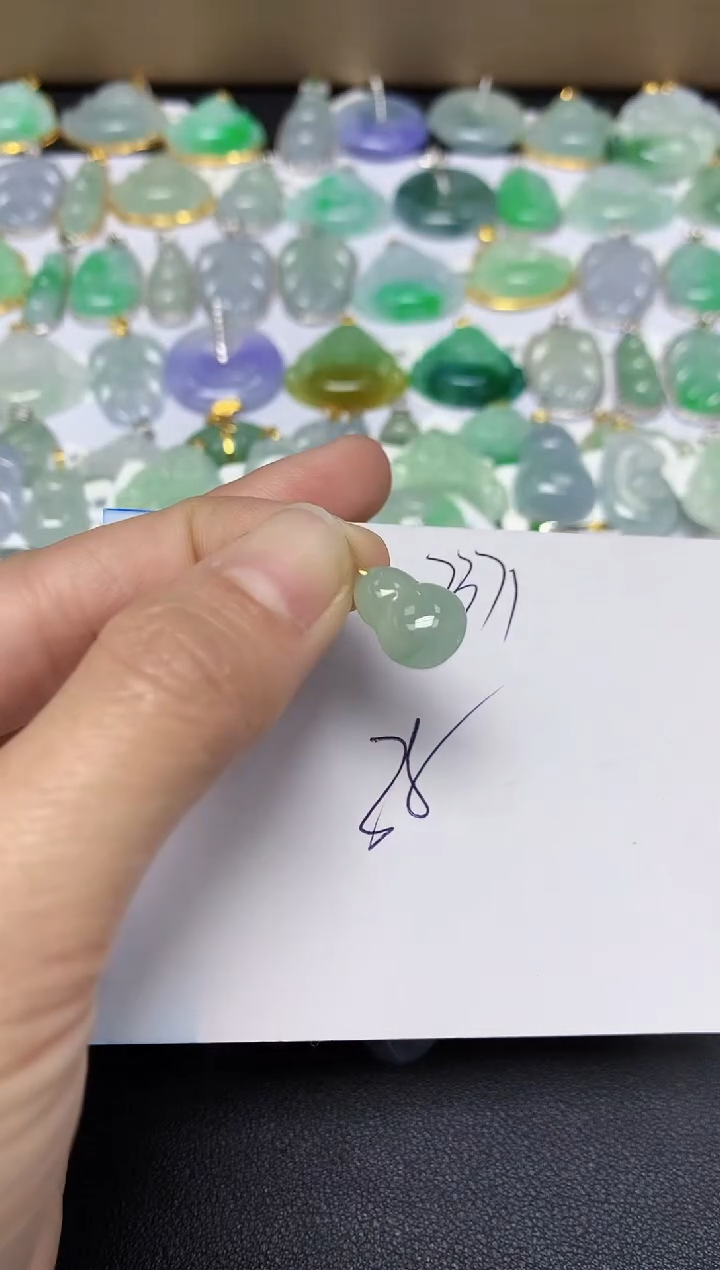 翡翠18K金镶嵌颈饰 天然翡翠A货